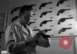 Standbild Kriminalpolizei Frankfurt Deutschland, 1954, aus Sekunde 16 historischem Filmmaterial Videoclip 65675068430