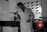 Standbild Kriminalpolizei Frankfurt Deutschland, 1954, aus Sekunde 22 historischem Filmmaterial Videoclip 65675068430