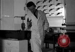 Standbild Kriminalpolizei Frankfurt Deutschland, 1954, aus Sekunde 33 historischem Filmmaterial Videoclip 65675068430