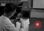 Standbild Kriminalpolizei Frankfurt Deutschland, 1954, aus Sekunde 43 historischem Filmmaterial Videoclip 65675068430