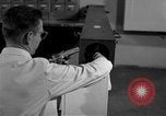 Standbild Kriminalpolizei Frankfurt Deutschland, 1954, aus Sekunde 45 historischem Filmmaterial Videoclip 65675068430