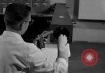 Standbild Kriminalpolizei Frankfurt Deutschland, 1954, aus Sekunde 46 historischem Filmmaterial Videoclip 65675068430