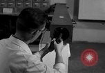 Standbild Kriminalpolizei Frankfurt Deutschland, 1954, aus Sekunde 47 historischem Filmmaterial Videoclip 65675068430