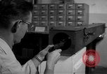 Standbild Kriminalpolizei Frankfurt Deutschland, 1954, aus Sekunde 49 historischem Filmmaterial Videoclip 65675068430