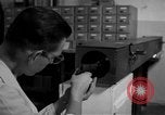 Standbild Kriminalpolizei Frankfurt Deutschland, 1954, aus Sekunde 51 historischem Filmmaterial Videoclip 65675068430