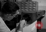 Standbild Kriminalpolizei Frankfurt Deutschland, 1954, aus Sekunde 52 historischem Filmmaterial Videoclip 65675068430