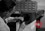 Standbild Kriminalpolizei Frankfurt Deutschland, 1954, aus Sekunde 57 historischem Filmmaterial Videoclip 65675068430