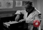 Standbild Kriminalpolizei Frankfurt Deutschland, 1954, aus Sekunde 7 historischem Filmmaterial Videoclip 65675068431