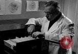 Standbild Kriminalpolizei Frankfurt Deutschland, 1954, aus Sekunde 8 historischem Filmmaterial Videoclip 65675068431
