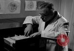 Standbild Kriminalpolizei Frankfurt Deutschland, 1954, aus Sekunde 10 historischem Filmmaterial Videoclip 65675068431