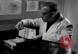 Standbild Kriminalpolizei Frankfurt Deutschland, 1954, aus Sekunde 15 historischem Filmmaterial Videoclip 65675068431