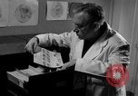 Standbild Kriminalpolizei Frankfurt Deutschland, 1954, aus Sekunde 16 historischem Filmmaterial Videoclip 65675068431
