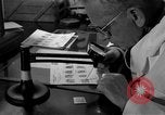 Standbild Kriminalpolizei Frankfurt Deutschland, 1954, aus Sekunde 37 historischem Filmmaterial Videoclip 65675068431