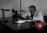 Standbild Kriminalpolizei Frankfurt Deutschland, 1954, aus Sekunde 39 historischem Filmmaterial Videoclip 65675068431