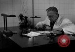 Standbild Kriminalpolizei Frankfurt Deutschland, 1954, aus Sekunde 40 historischem Filmmaterial Videoclip 65675068431