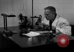 Standbild Kriminalpolizei Frankfurt Deutschland, 1954, aus Sekunde 46 historischem Filmmaterial Videoclip 65675068431