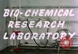 Standbild biochemische Forschung Labor United States USA, 1965, aus Sekunde 25 historischem Filmmaterial Videoclip 65675068432
