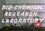 Standbild biochemische Forschung Labor United States USA, 1965, aus Sekunde 26 historischem Filmmaterial Videoclip 65675068432