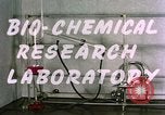 Standbild biochemische Forschung Labor United States USA, 1965, aus Sekunde 30 historischem Filmmaterial Videoclip 65675068432
