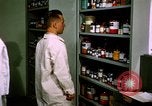 Standbild biochemische Forschung Labor United States USA, 1965, aus Sekunde 36 historischem Filmmaterial Videoclip 65675068432