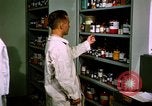 Standbild biochemische Forschung Labor United States USA, 1965, aus Sekunde 37 historischem Filmmaterial Videoclip 65675068432