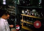 Standbild biochemische Forschung Labor United States USA, 1965, aus Sekunde 45 historischem Filmmaterial Videoclip 65675068432