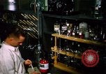 Standbild biochemische Forschung Labor United States USA, 1965, aus Sekunde 46 historischem Filmmaterial Videoclip 65675068432