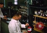 Standbild biochemische Forschung Labor United States USA, 1965, aus Sekunde 51 historischem Filmmaterial Videoclip 65675068432