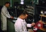 Standbild biochemische Forschung Labor United States USA, 1965, aus Sekunde 54 historischem Filmmaterial Videoclip 65675068432
