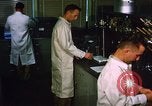 Standbild biochemische Forschung Labor United States USA, 1965, aus Sekunde 62 historischem Filmmaterial Videoclip 65675068432