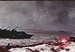 Standbild amphibischen Angriff Pacific Theater, 1945, aus Sekunde 32 historischem Filmmaterial Videoclip 65675068433