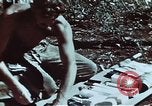 Standbild verwundete Soldaten Pacific Theater, 1945, aus Sekunde 27 historischem Filmmaterial Videoclip 65675068434
