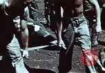Standbild verwundete Soldaten Pacific Theater, 1945, aus Sekunde 36 historischem Filmmaterial Videoclip 65675068434