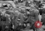 Standbild deutsche Soldaten Holland Niederlande, 1945, aus Sekunde 33 historischem Filmmaterial Videoclip 65675068486