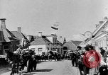 Standbild deutsche Soldaten Holland Niederlande, 1945, aus Sekunde 46 historischem Filmmaterial Videoclip 65675068486