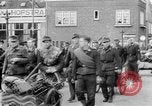 Standbild deutsche Soldaten Holland Niederlande, 1945, aus Sekunde 54 historischem Filmmaterial Videoclip 65675068486