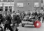 Standbild deutsche Soldaten Holland Niederlande, 1945, aus Sekunde 57 historischem Filmmaterial Videoclip 65675068486