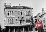 Immagine di Gli edifici danneggiati Venezia Italia, 1945, secondo 50 filmato di repertorio 65675068488