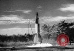 Image V-2 rocket Cuxhaven Allemagne, 1945, de la seconde 30 séquences d'archives historiques vidéo 65675068494