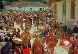Immagine di Mummers mascherato Guatemala, 1946, secondo 10 filmato di repertorio 65675068497