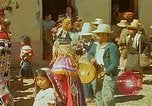 Immagine di Mummers mascherato Guatemala, 1946, secondo 29 filmato di repertorio 65675068497