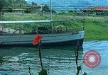 Standbild Waterfront Häuser Guatemala, 1946, aus Sekunde 1 historischem Filmmaterial Videoclip 65675068499
