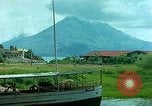 Standbild Waterfront Häuser Guatemala, 1946, aus Sekunde 9 historischem Filmmaterial Videoclip 65675068499