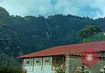 Standbild Waterfront Häuser Guatemala, 1946, aus Sekunde 37 historischem Filmmaterial Videoclip 65675068499