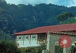 Standbild Waterfront Häuser Guatemala, 1946, aus Sekunde 44 historischem Filmmaterial Videoclip 65675068499