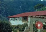 Standbild Waterfront Häuser Guatemala, 1946, aus Sekunde 45 historischem Filmmaterial Videoclip 65675068499