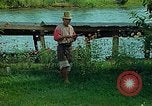 Standbild Waterfront Häuser Guatemala, 1946, aus Sekunde 55 historischem Filmmaterial Videoclip 65675068499