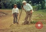 Immagine di Gli osservatori e i lavoratori indiani Guatemala, 1946, secondo 7 filmato di repertorio 65675068503