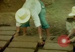 Standbild indische Arbeitnehmer Guatemala, 1946, aus Sekunde 48 historischem Filmmaterial Videoclip 65675068506