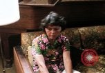 Standbild misshandelten Frauen United States USA, 1977, aus Sekunde 8 historischem Filmmaterial Videoclip 65675068527